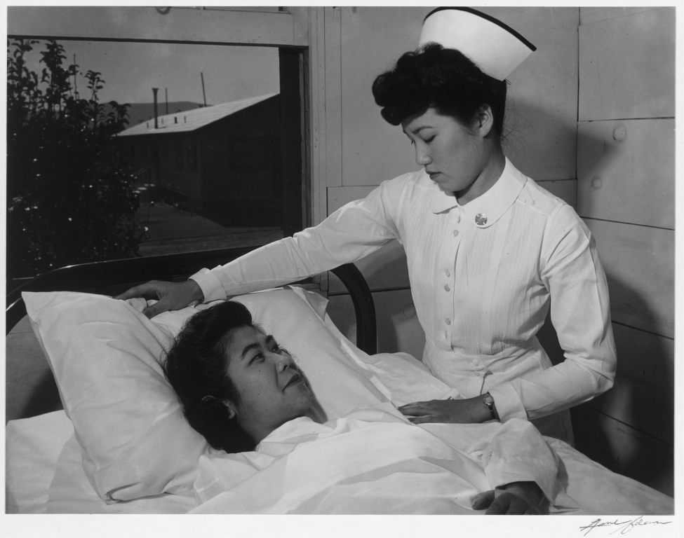 Krankenpflege_Krankenschwester_Nurse_Aiko_Hamaguchi_and_patient_Toyoko_Ioki,_Manzanar_Relocation_Center,_California.jpg