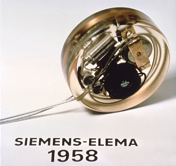 First_pacemaker_(Siemens-Elema_1958).jpg