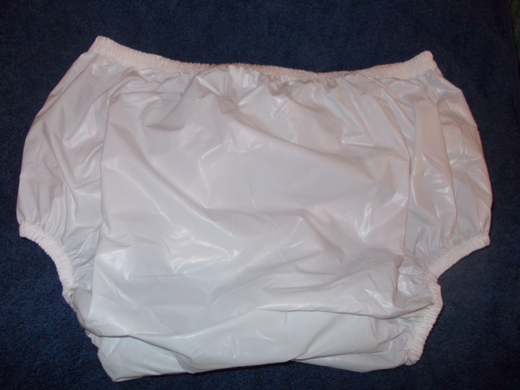 Bettnässen_Plastikwindel_Plastic Pants suitable for nocturnal enuresis in larger child or small adult.jpg