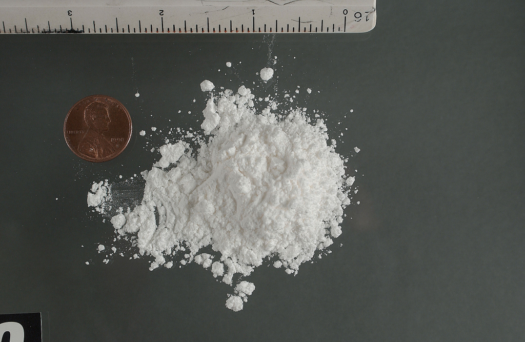 Kokain1_2048px-CocaineHydrochloridePowder.jpg